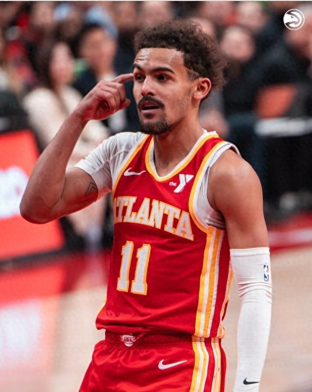 跟队记者：VAR竟然认为米兰对阵帕尔马时的点球是萨56的犯规（队记：VAR认定米兰对帕尔马那粒点球源于萨56犯规）