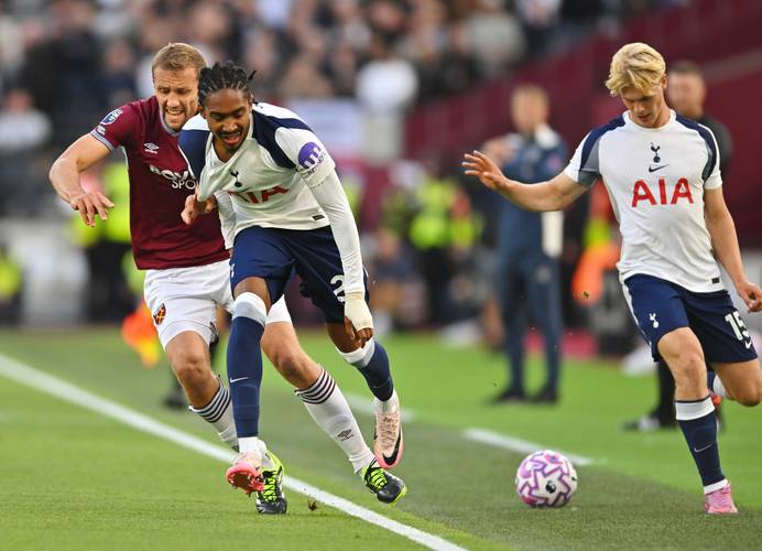 球星连续进球，引领全队节奏（球星连场破门，掌控全队节奏）