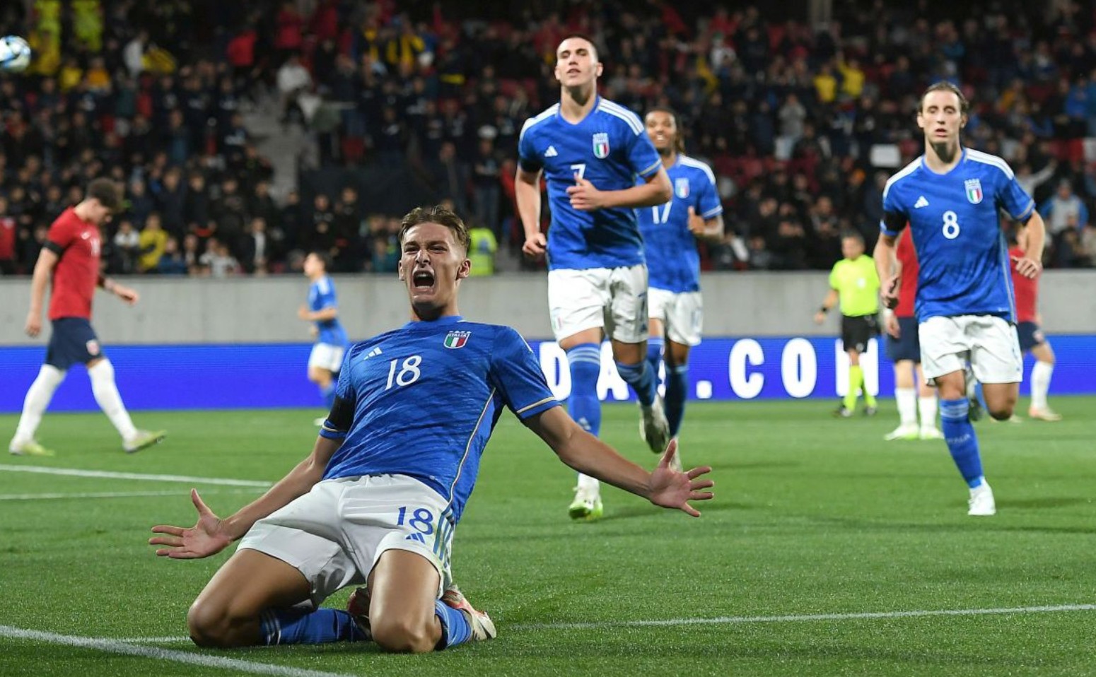 生涯第25次50+！哈登成NBA历史第四老的55+先生（哈登生涯第25次轰50+，成NBA史上第四年长的55+得分者）