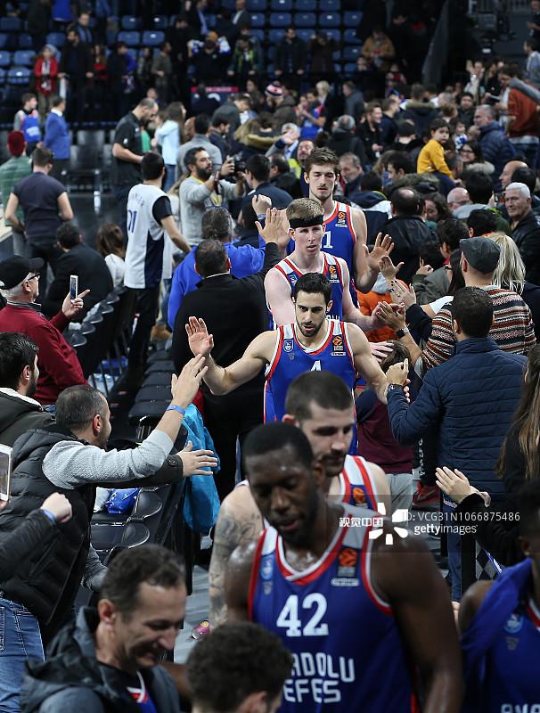 杰伦威半场打爆巴特勒，亚历山大38+3+4，雷霆拒绝22分逆转双杀勇士（杰伦威半场压制巴特勒，亚历山大38+3+4，雷霆拒绝22分大逆转双杀勇士）