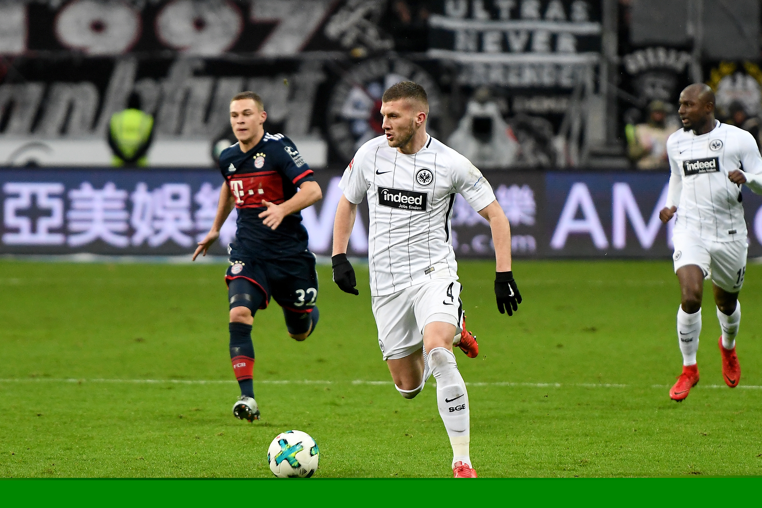 欧冠淘汰赛前瞻：拜仁客战巴黎,（欧冠淘汰赛前瞻：拜仁客场对阵巴黎圣日耳曼）