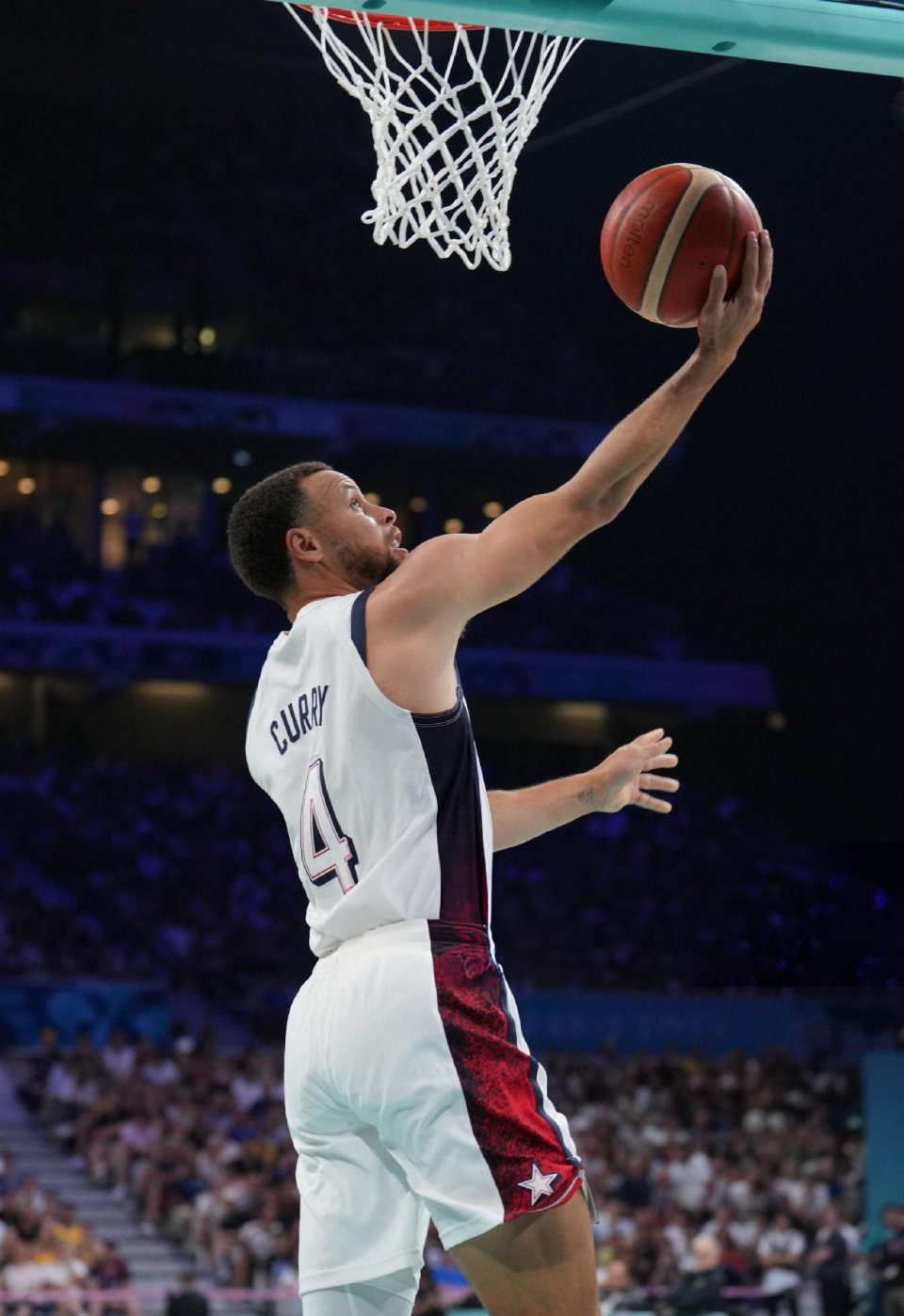 詹姆斯关键三分绝杀比赛（詹姆斯压哨三分绝杀定胜局）