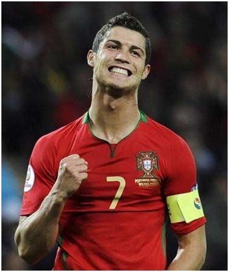 库里一战刷爆纪录！勇士全场沸腾（库里一战打破多项纪录！勇士主场嗨翻天）