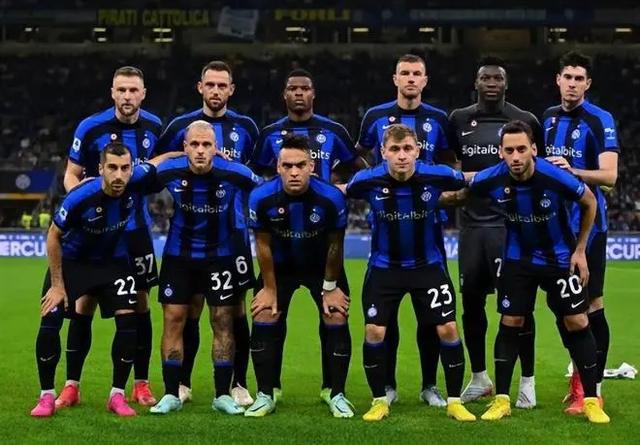 拉姆：诺伊尔需要决定是否愿意回国家队；基米希适合踢中前卫（拉姆：诺伊尔是否重返国家队由他自定；基米希更适合司职中前卫）