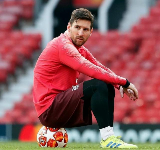 邮报：梅努希望冬窗离开曼联，有12家俱乐部对他感兴趣（邮报：梅努意欲在冬窗离开曼联，12家俱乐部对其有意）