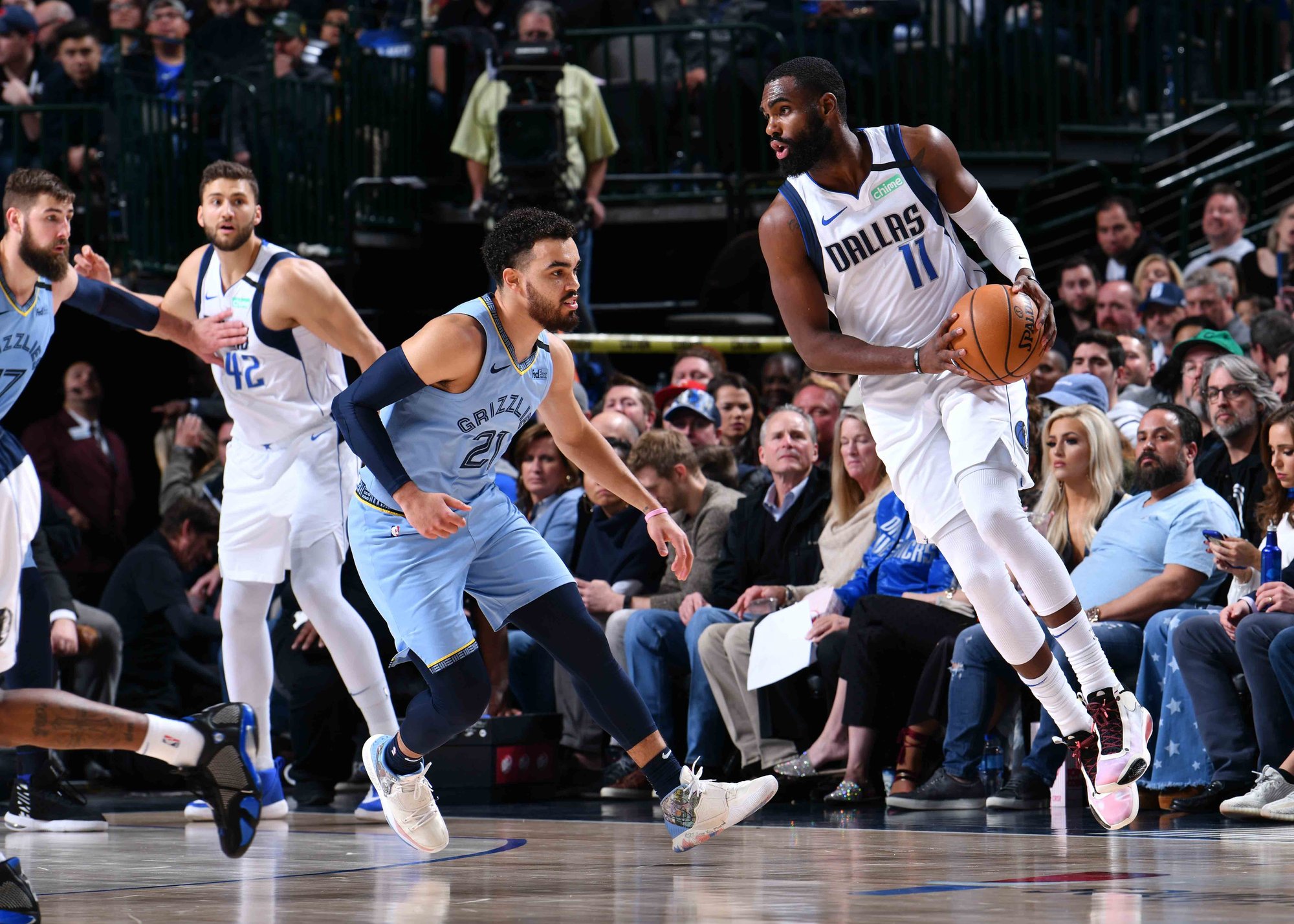 悲喜两重天！孙兴慜失点后表情极度痛苦，穆勒晋级后喜笑颜开（一喜一悲：孙兴慜点球失手痛苦难掩，穆勒晋级后喜形于色）