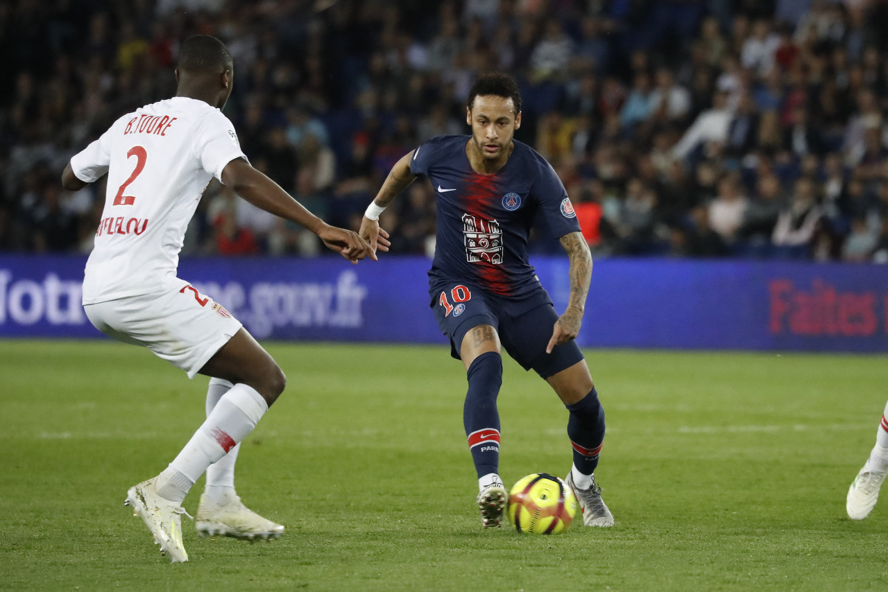 孔蒂：欧冠是完全不同的世界，我们的目标是比法兰克福多进1个（孔蒂：欧冠是另一片天地，力争比法兰克福多进一球）