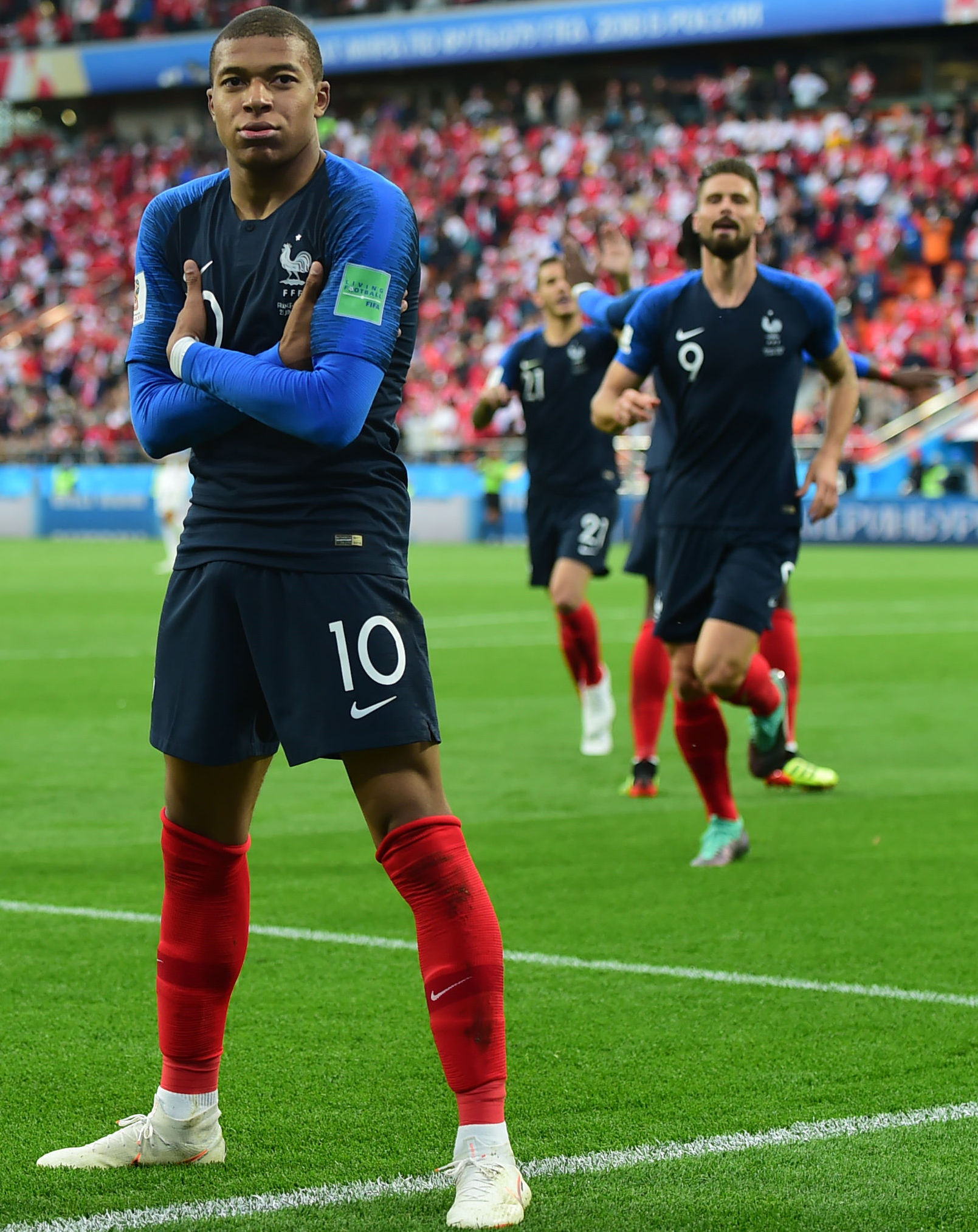 意甲出现一条大鱼！4大豪门开始抢人，年仅26岁4000万欧底价（意甲现顶级猎物：四大豪门围抢，26岁球星标价4000万欧）