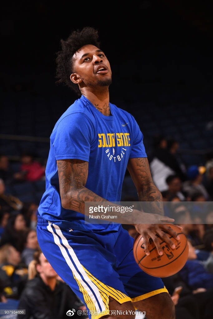 入樽扣篮把全场点燃（炸裂暴扣引爆全场）