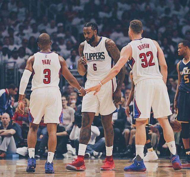 孔蒂：球员承担责任展现了成长，此刻我们不怕任何事物任何人（孔蒂：球员敢于担责彰显成长，如今我们无惧一切与任何对手）