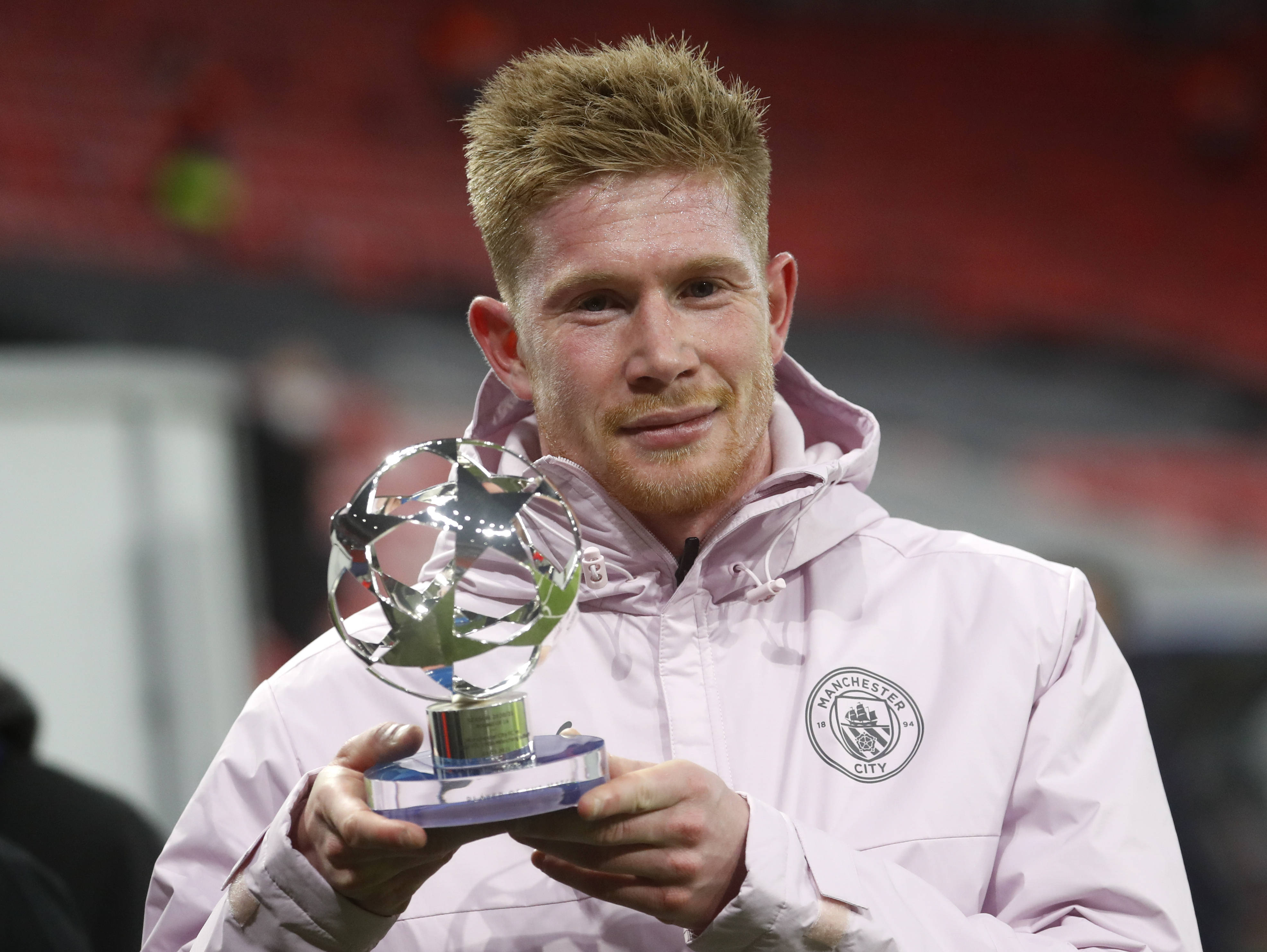 掘金约基奇三双末节爆发（约基奇砍下三双 末节发威助掘金）