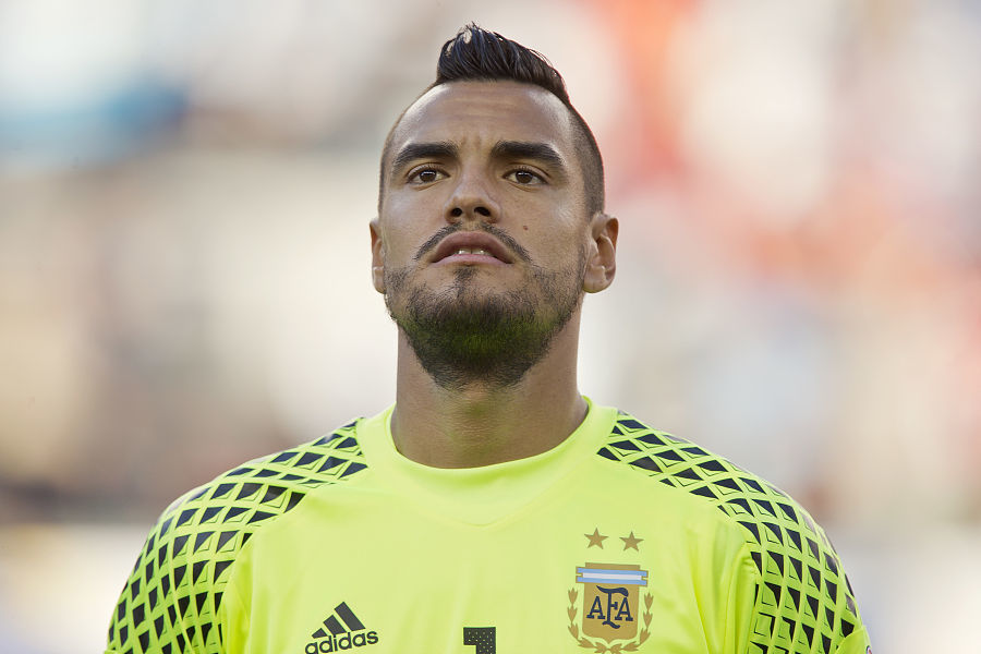 半场战报：巴萨2-0毕尔巴鄂竞技，莱万破门，费兰建功（半场快讯：巴萨2-0领先毕尔巴鄂竞技，莱万、费兰先后破门）