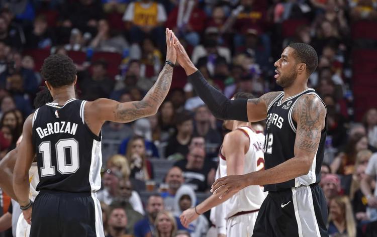 掘金约基奇豪取三双助球队连胜（约基奇砍下三双，助掘金再取连胜）