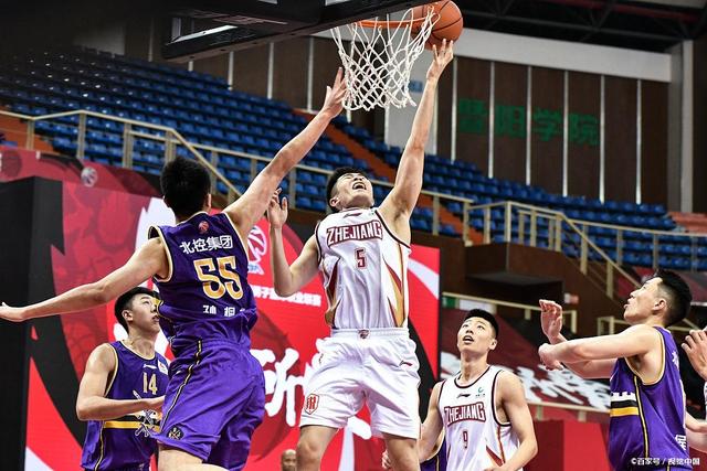 雄鹿vs凯尔特人前瞻：字母哥继续缺席，布朗带队冲击6连胜（雄鹿对阵凯尔特人前瞻：字母哥仍缺席，布朗率队冲击六连胜）