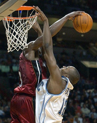 米体：国米想让邓弗里斯在意超杯半决赛对阵博洛尼亚时复出（米兰体育报：国际米兰计划让邓弗里斯在意大利超级杯半决赛战博洛尼亚时复出）