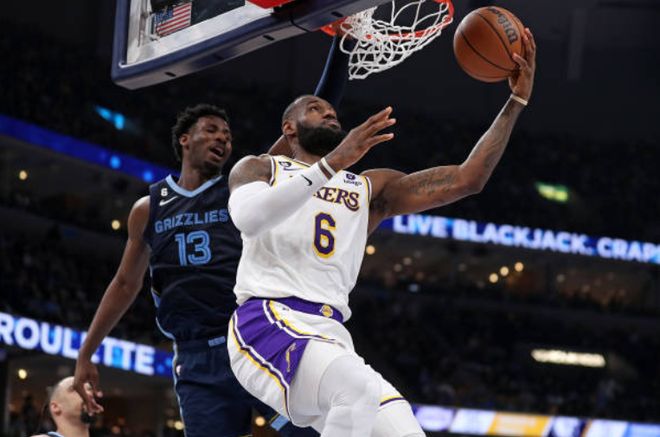 康宁汉姆：盛赞队友拥有振金手指，盼其冲击最佳防守球员（康宁汉姆力赞队友具“振金之手”，期待其角逐最佳防守球员）